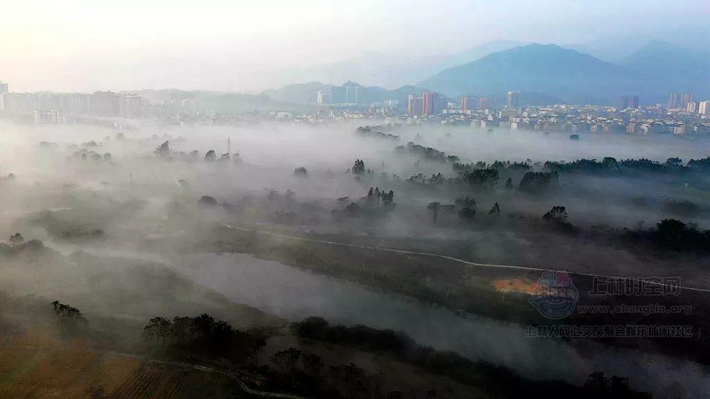 时尚芭比做美甲