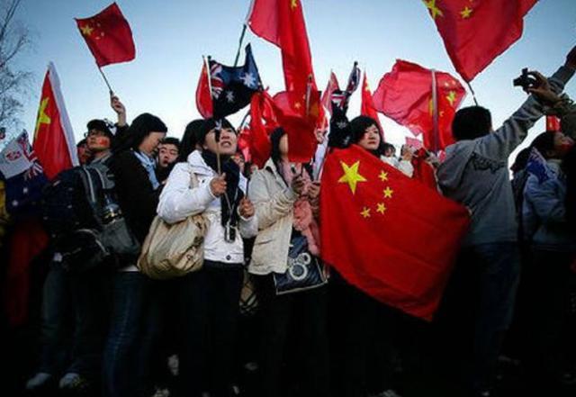 营救迷路的小男孩