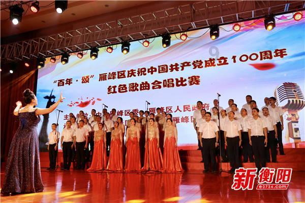 40岁女人会穿才优雅！经典款、剪裁合身、配饰点缀，太显气质