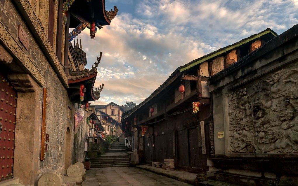 乌克兰金雕特种部队：被当替罪羊，直播下跪道歉，如今成俄军王牌